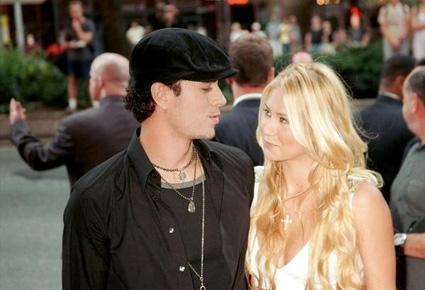 زواج الموسم: أنريكيه إغليسياس وآنا كورنيكوفا في زفاف يكلّف الملايين